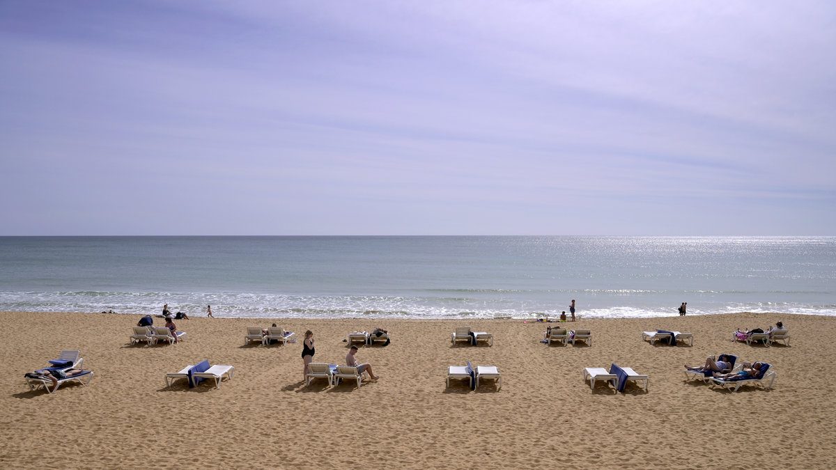 En sandstrand i Albufeira i Algarve. 